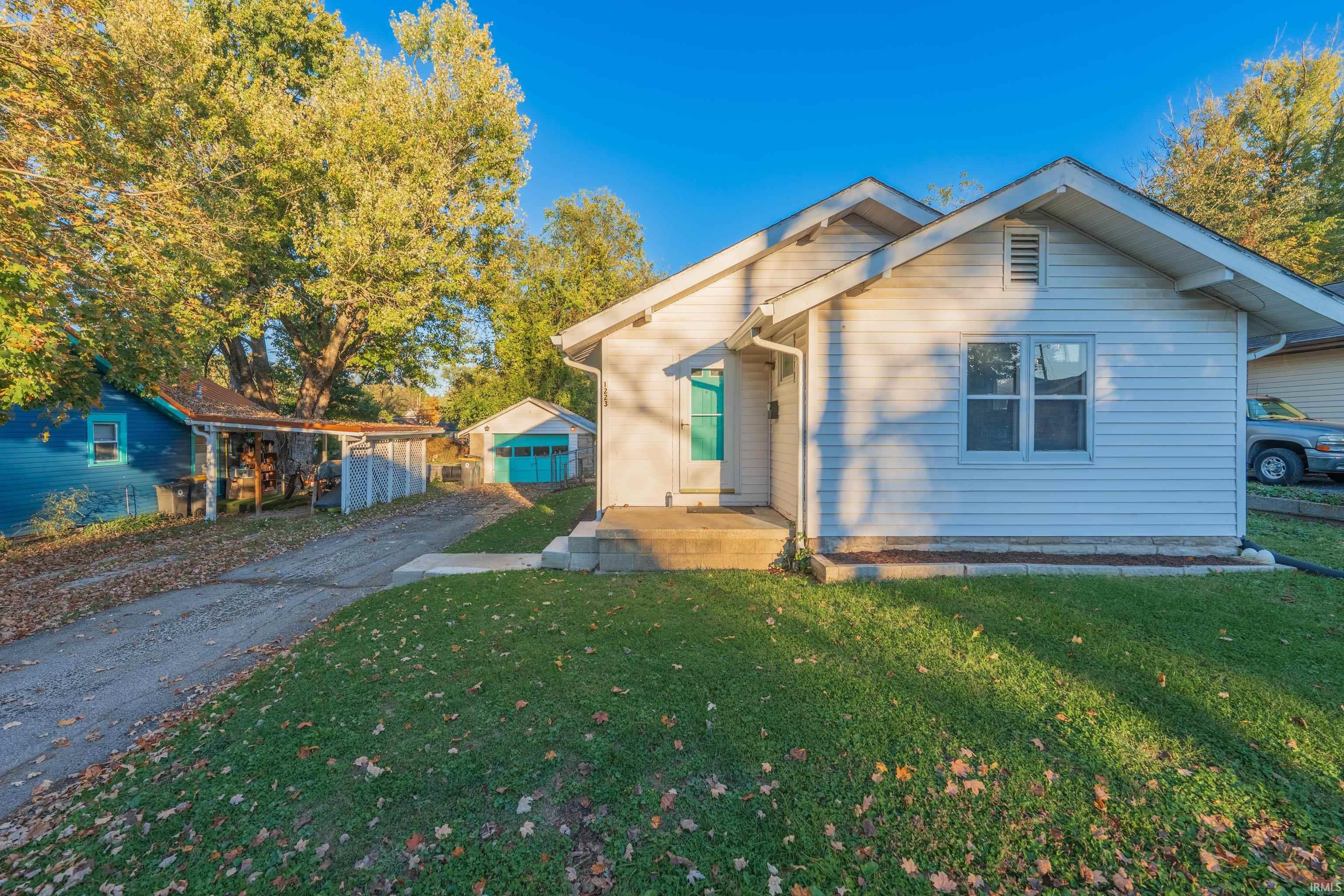 1223 S Fess Avenue Property Photo 1