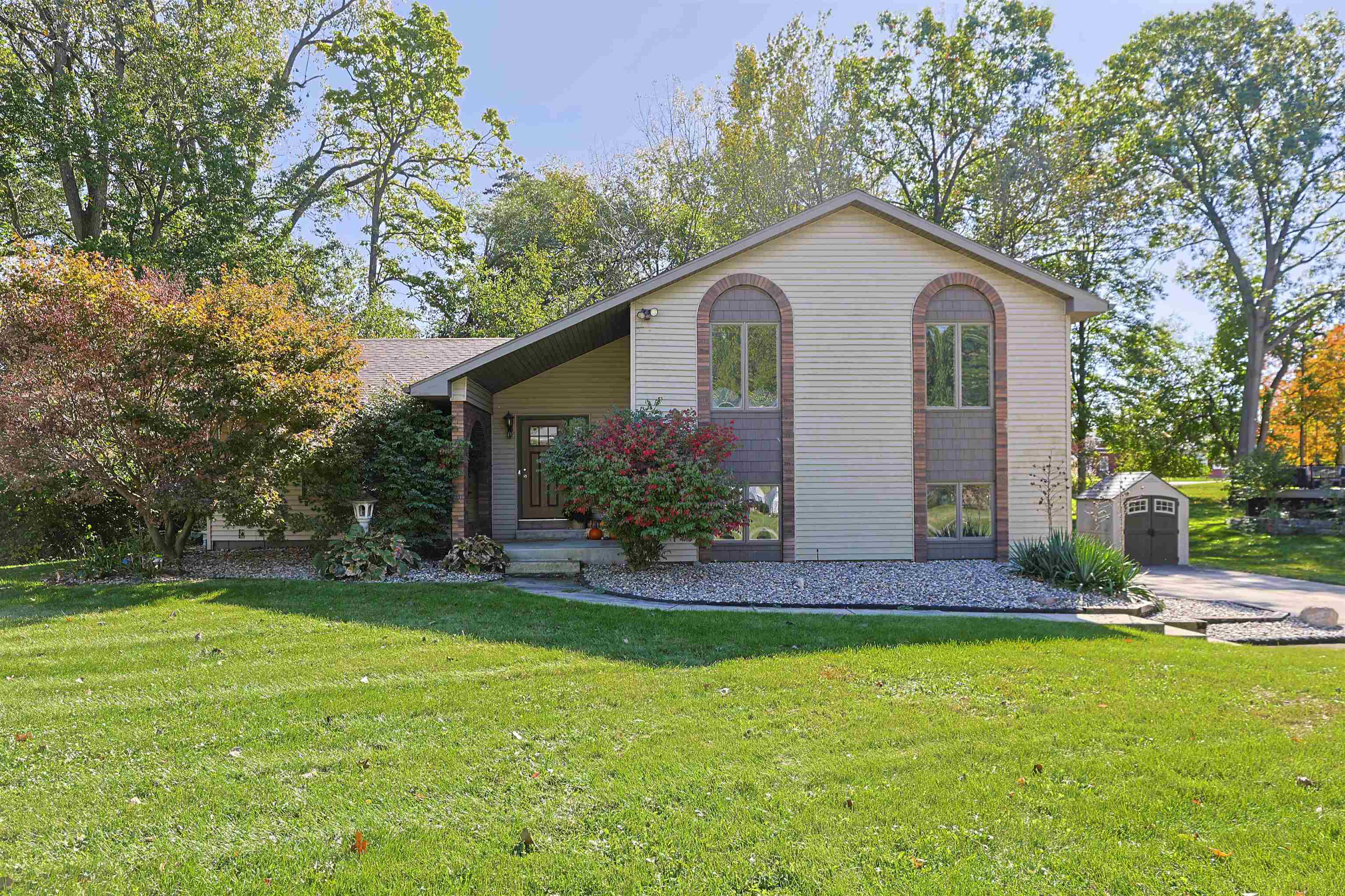 11044 E River Oaks Lane Property Photo 1