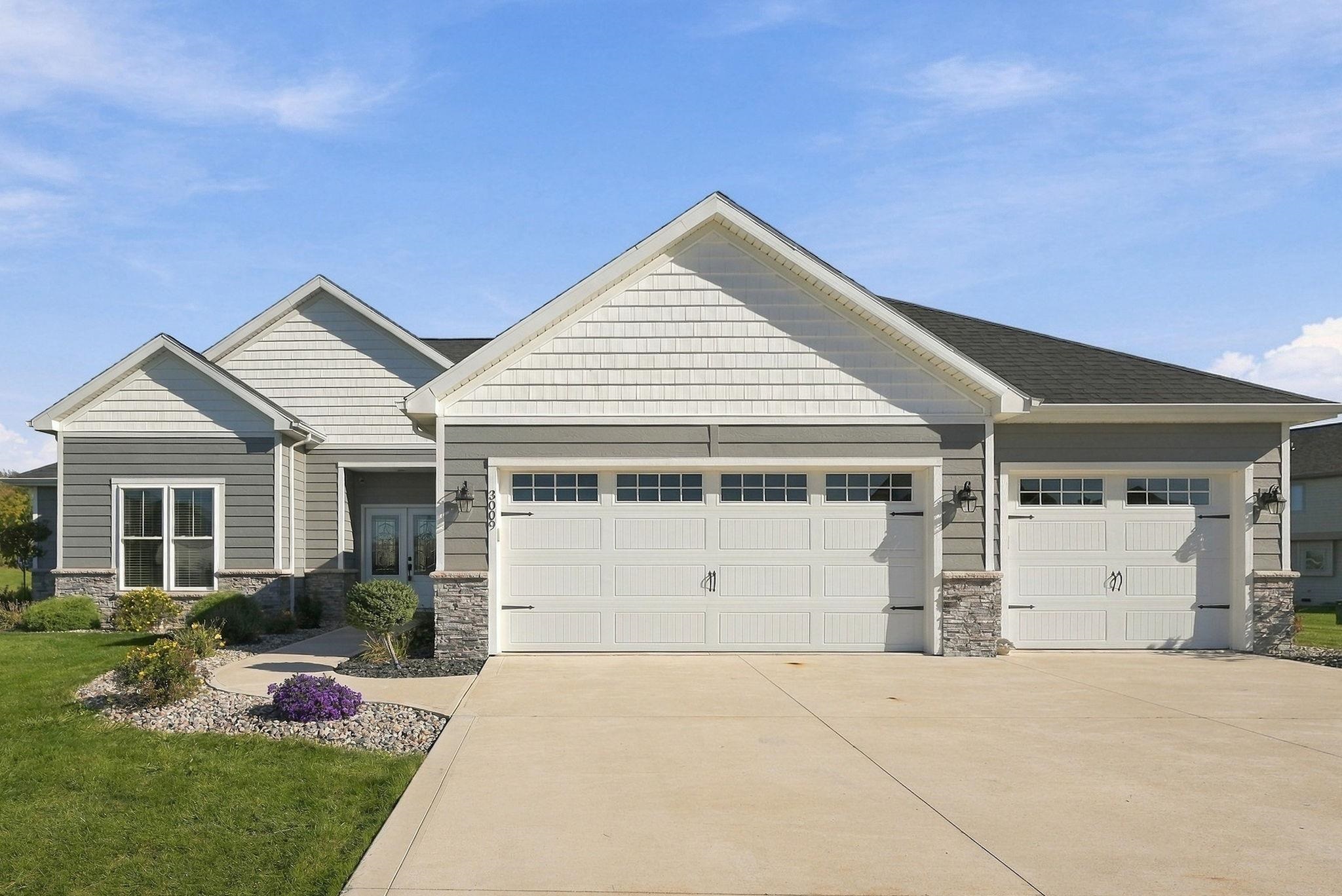 3009 Noble Hawk Drive Property Photo 1
