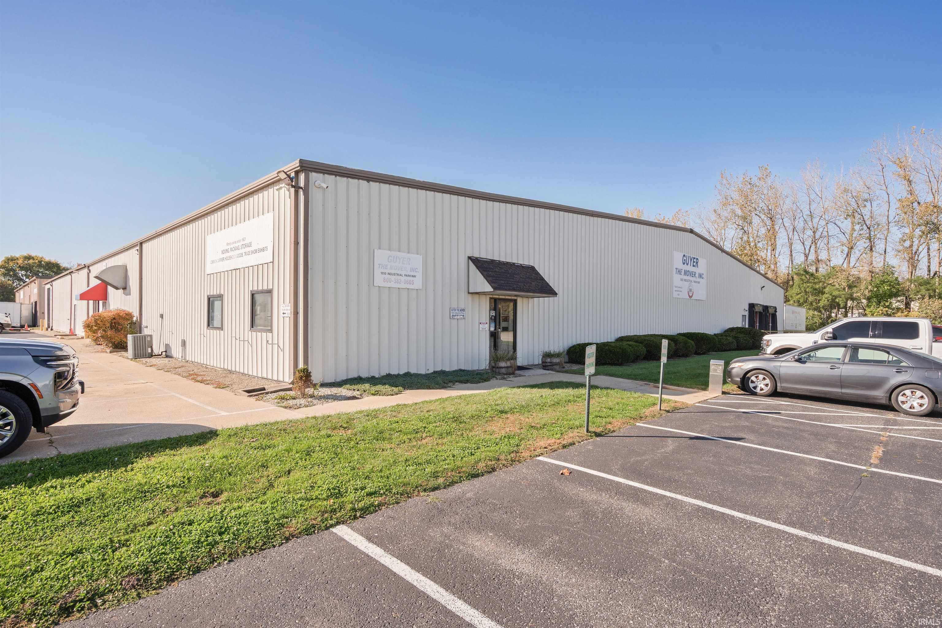 1040-1050 Industrial Parkway Property Photo 1