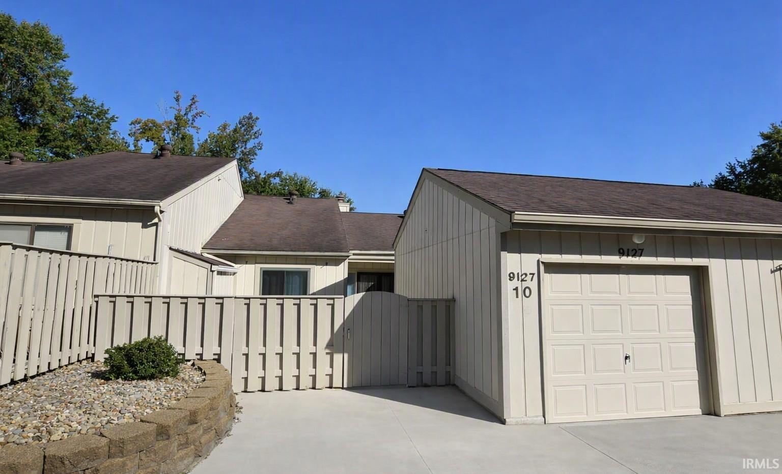 9127 S Greenridge Lane Property Photo 1