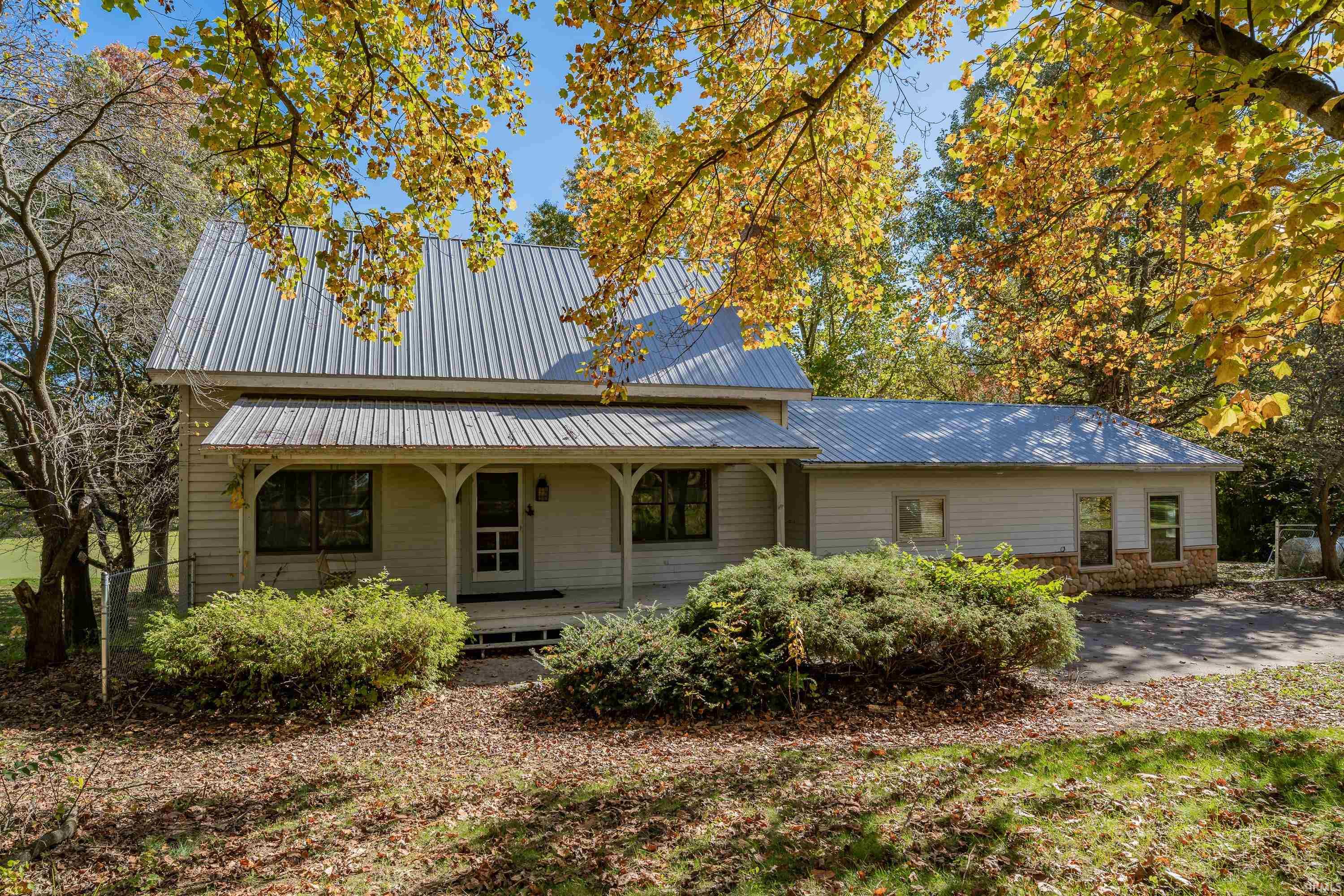 10605 N 400 Property Photo 1