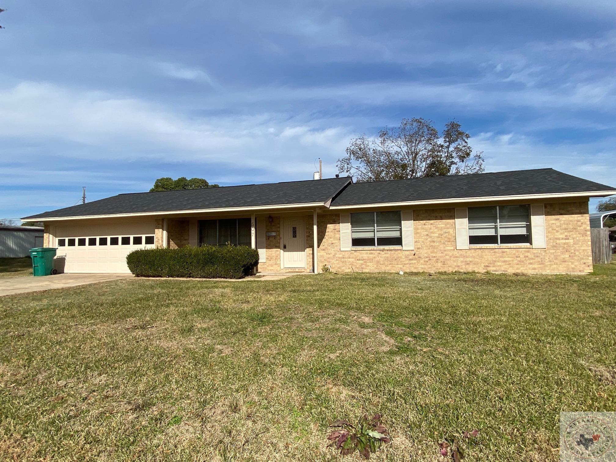 507 E Fannin St Property Photo 1
