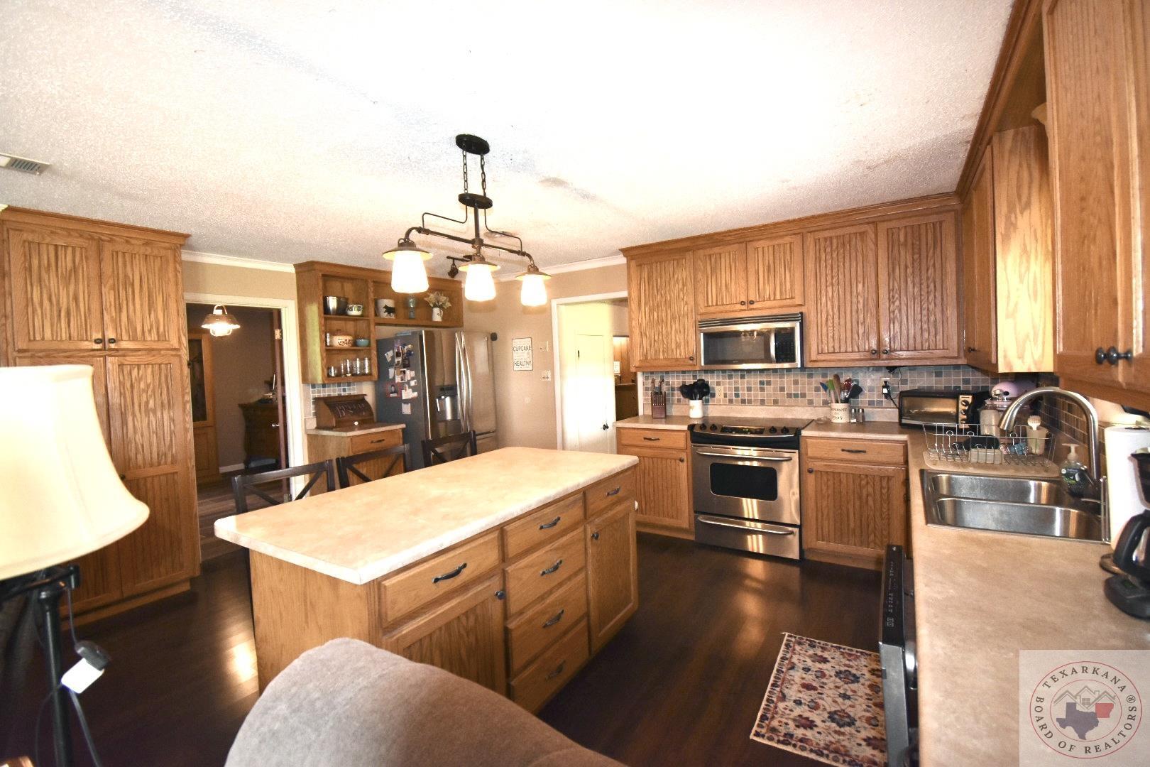 6714 Hempstead 3 Property Photo 8
