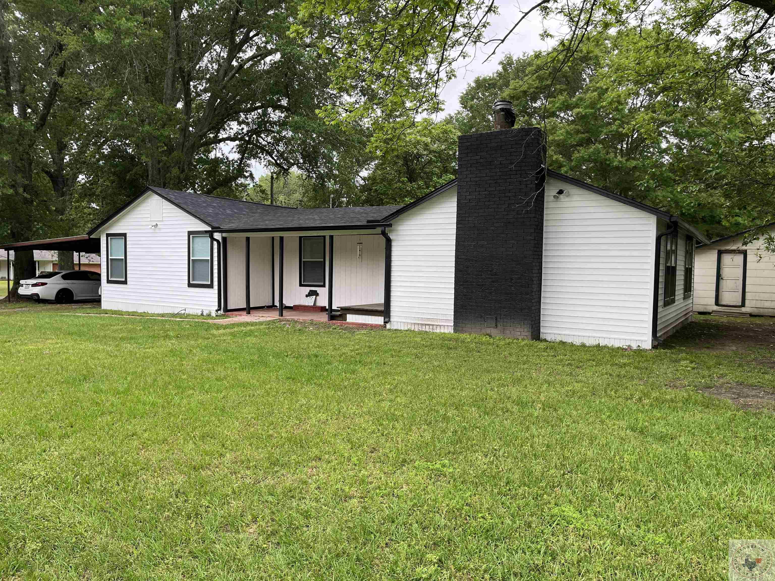 412 Doris St Property Photo 2