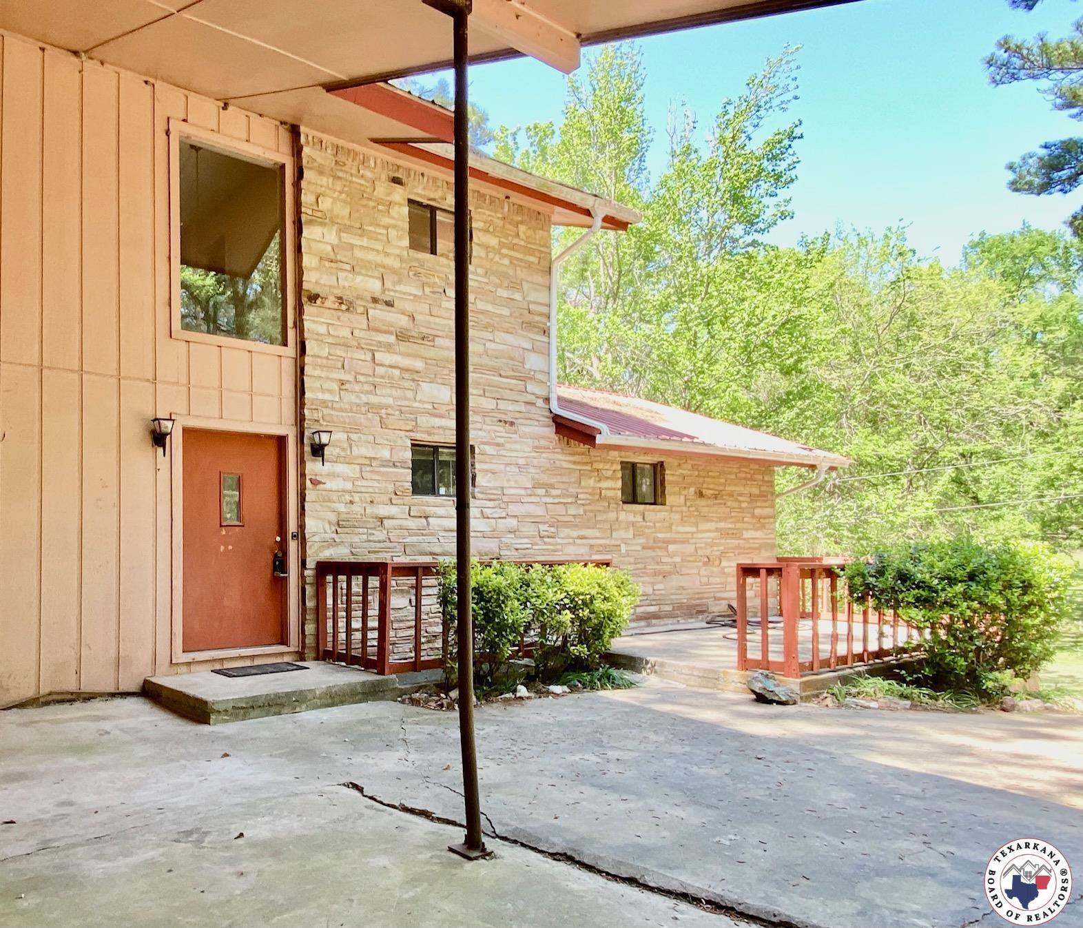 224 Southlake Rd Property Photo 1