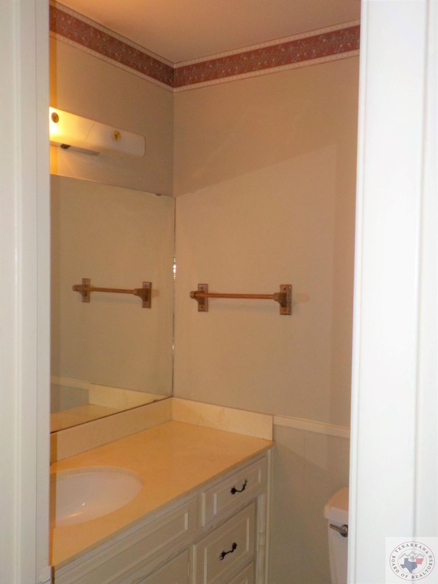 1701 Linden A & B Property Photo 9