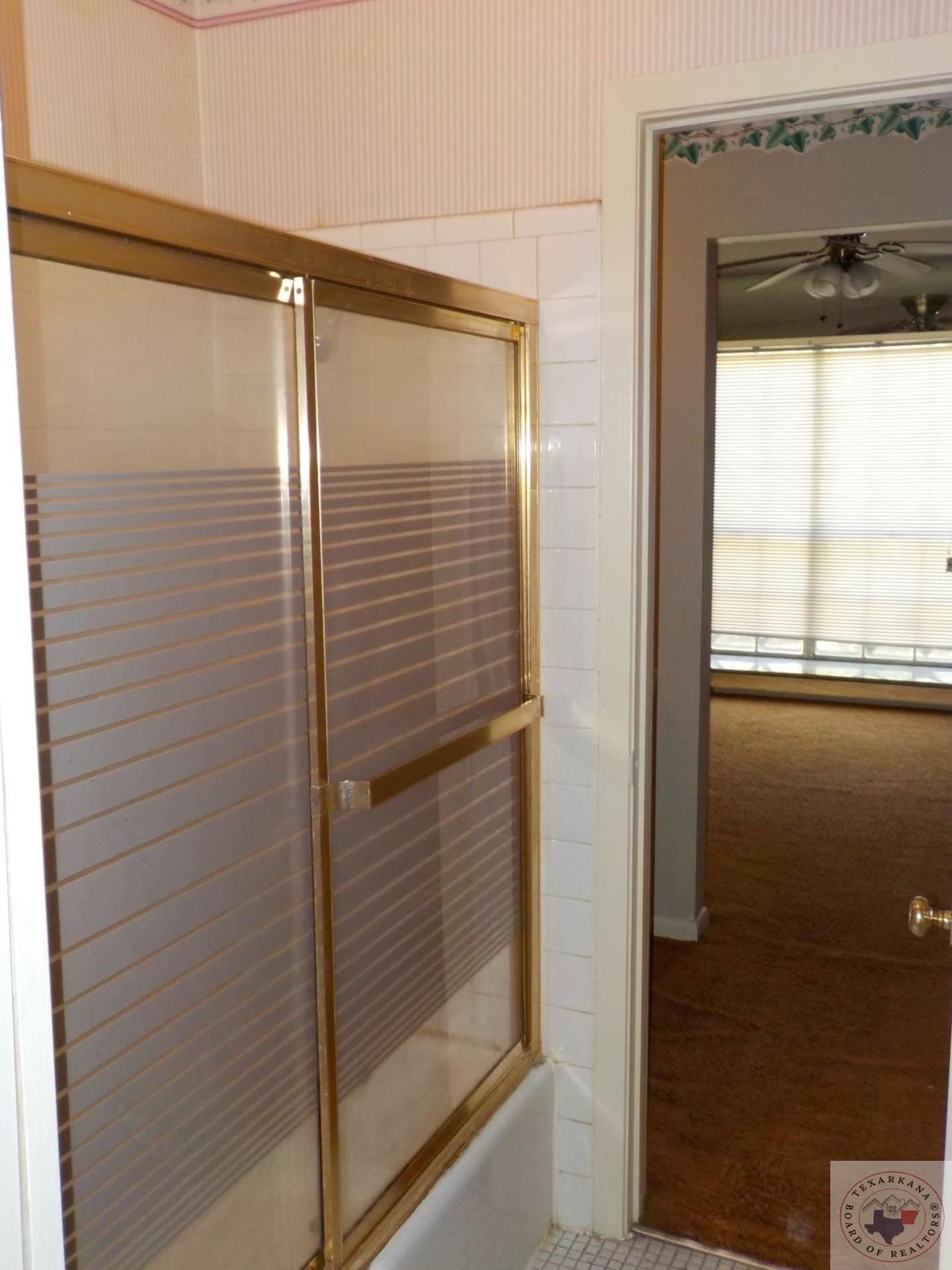 1701 Linden A & B Property Photo 10