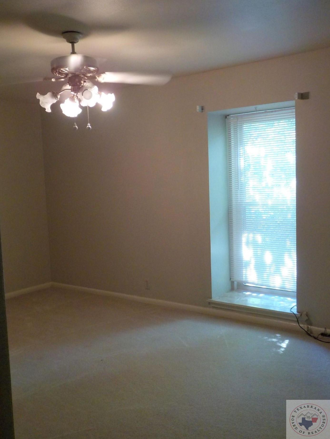 1701 Linden A & B Property Photo 11