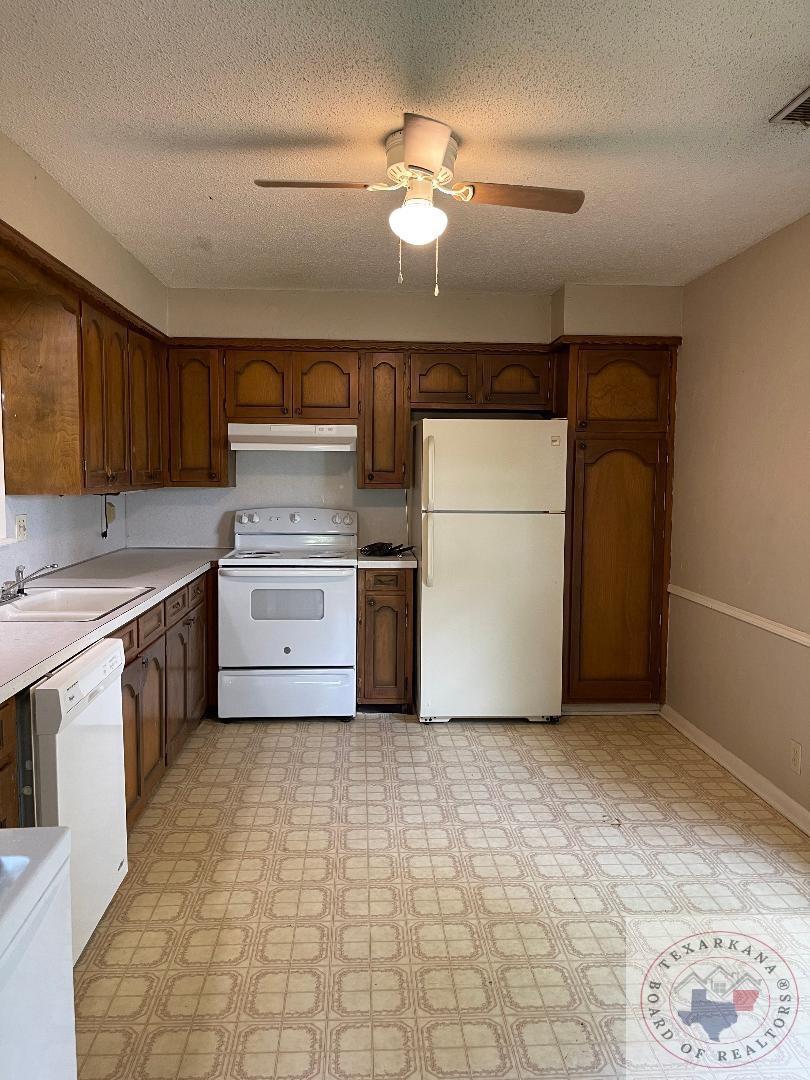 1701 Linden A & B Property Photo 16