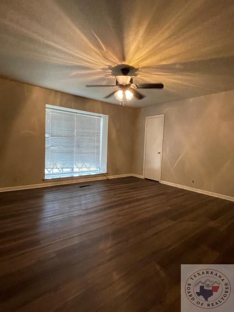 1701 Linden A & B Property Photo 17