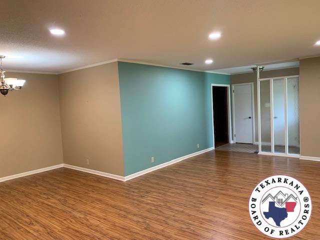 1 Lambeth Cr. Property Photo 4