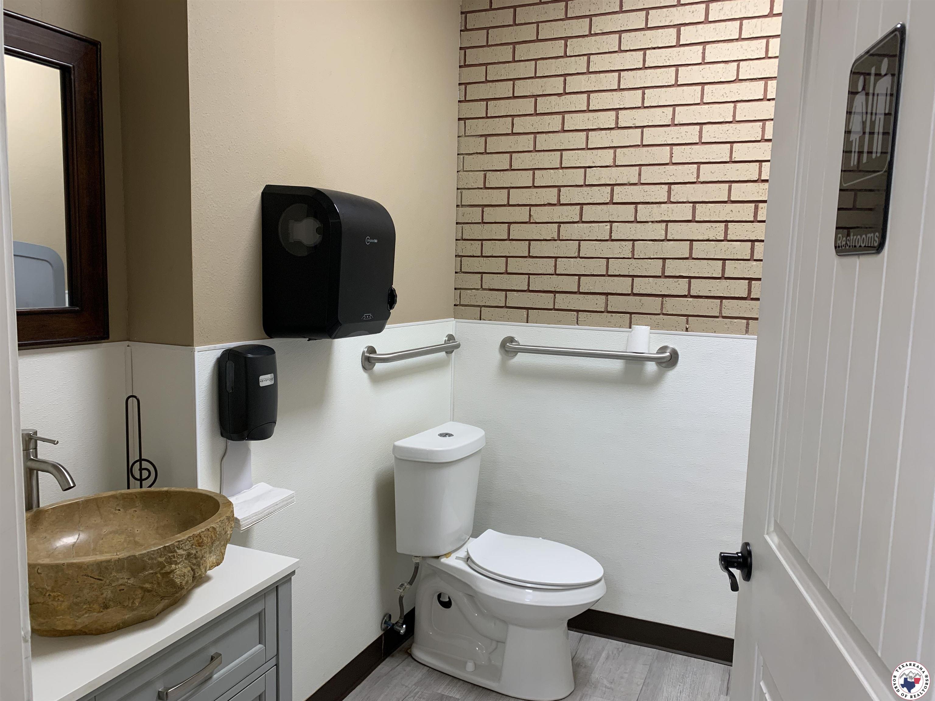 111 E Main Property Photo 21