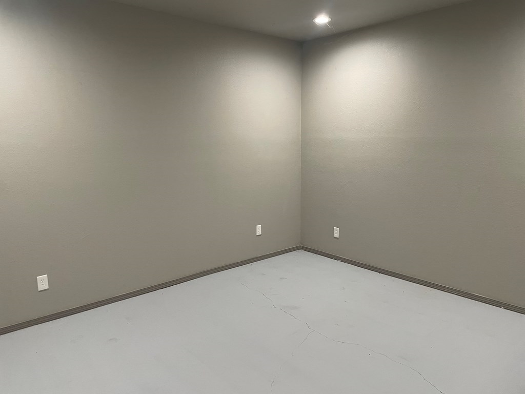 702 Property Photo 27