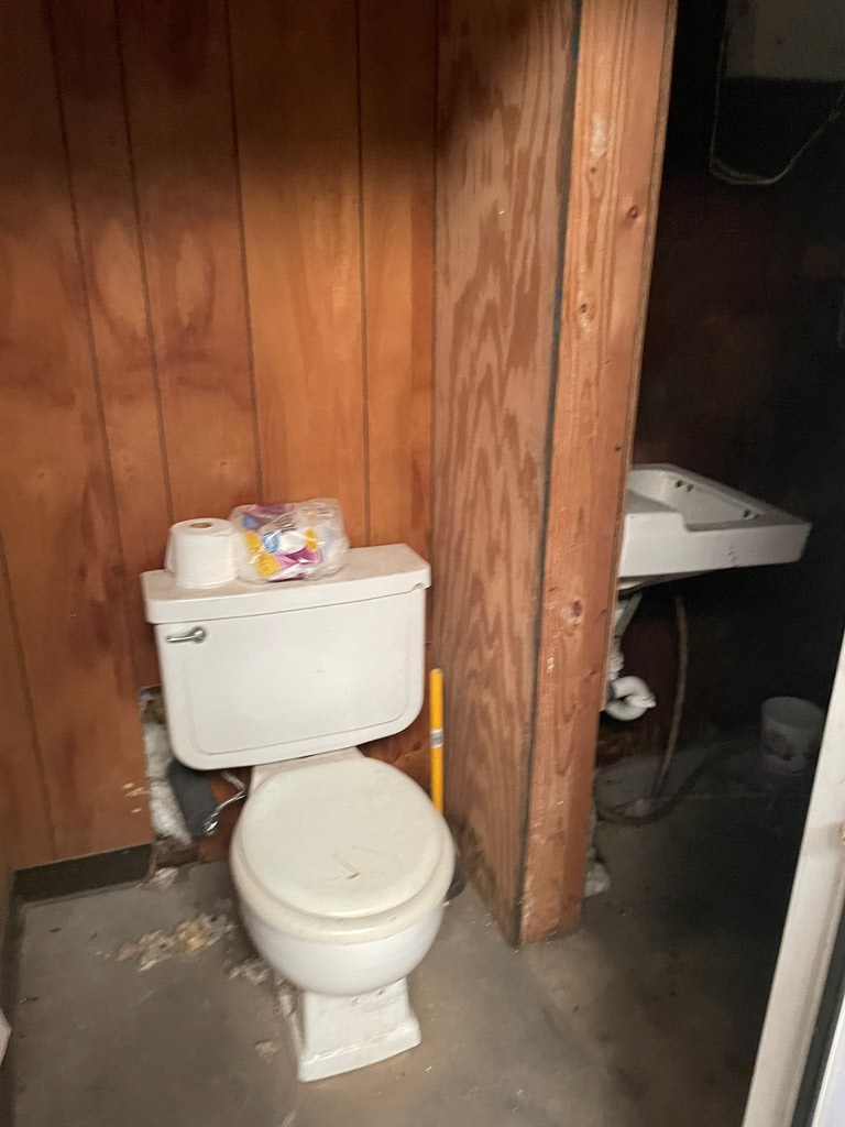 702 Property Photo 34