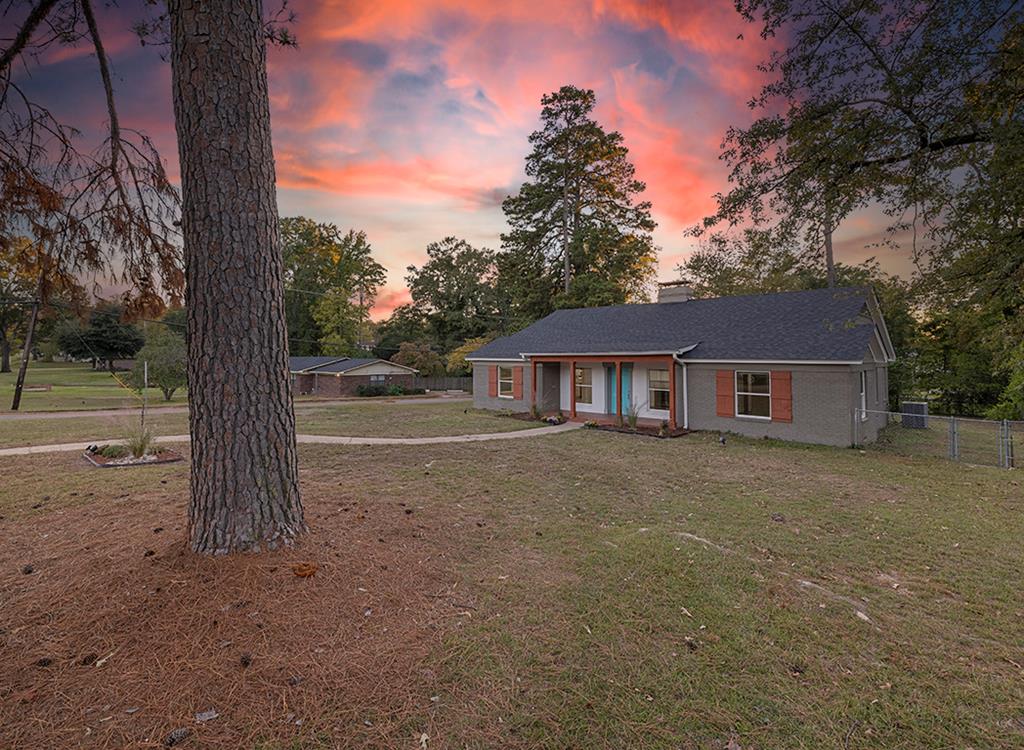 3301 Wood St Property Photo 3