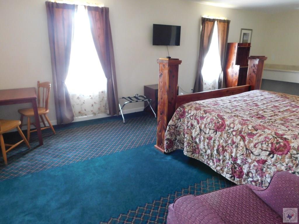 69 Courthouse Square Property Photo 13