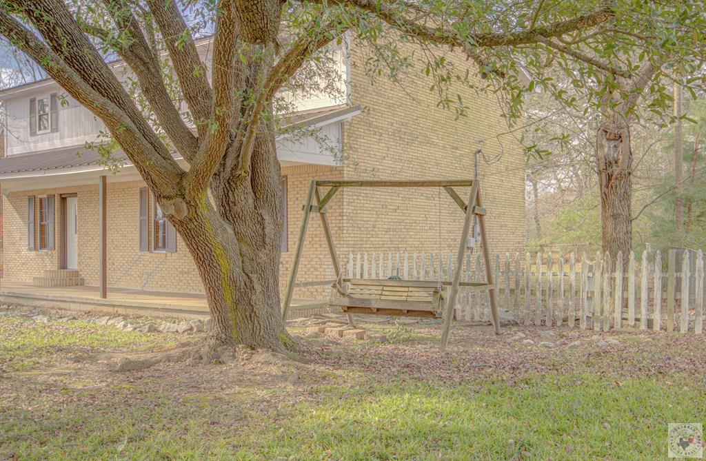 211 Red River Rd N Property Photo 3