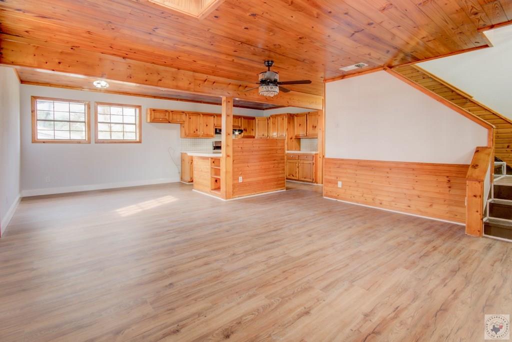 211 Red River Rd N Property Photo 5