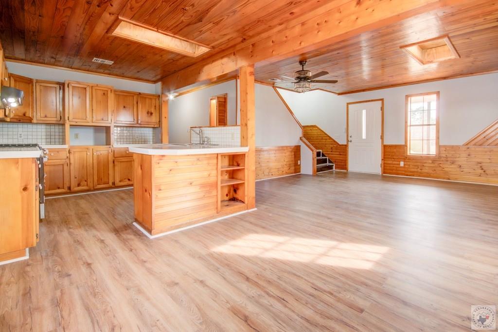 211 Red River Rd N Property Photo 6