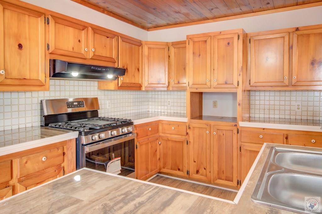 211 Red River Rd N Property Photo 7