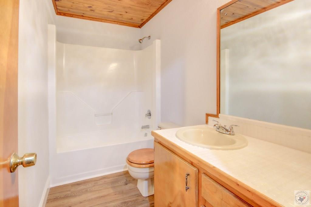 211 Red River Rd N Property Photo 11