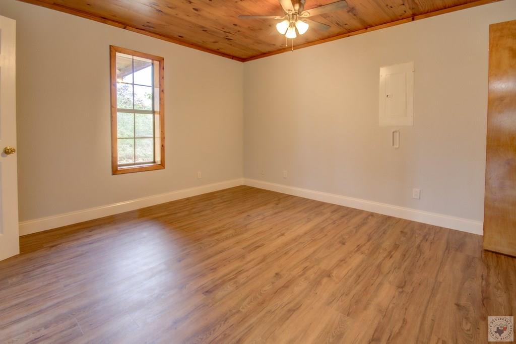 211 Red River Rd N Property Photo 12