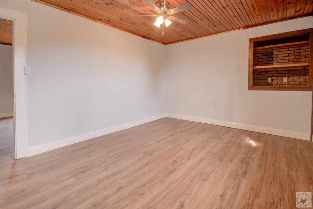 211 Red River Rd N Property Photo 22