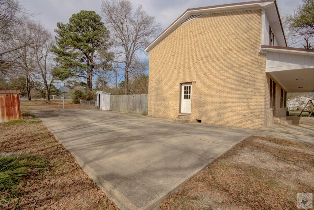 211 Red River Rd N Property Photo 31