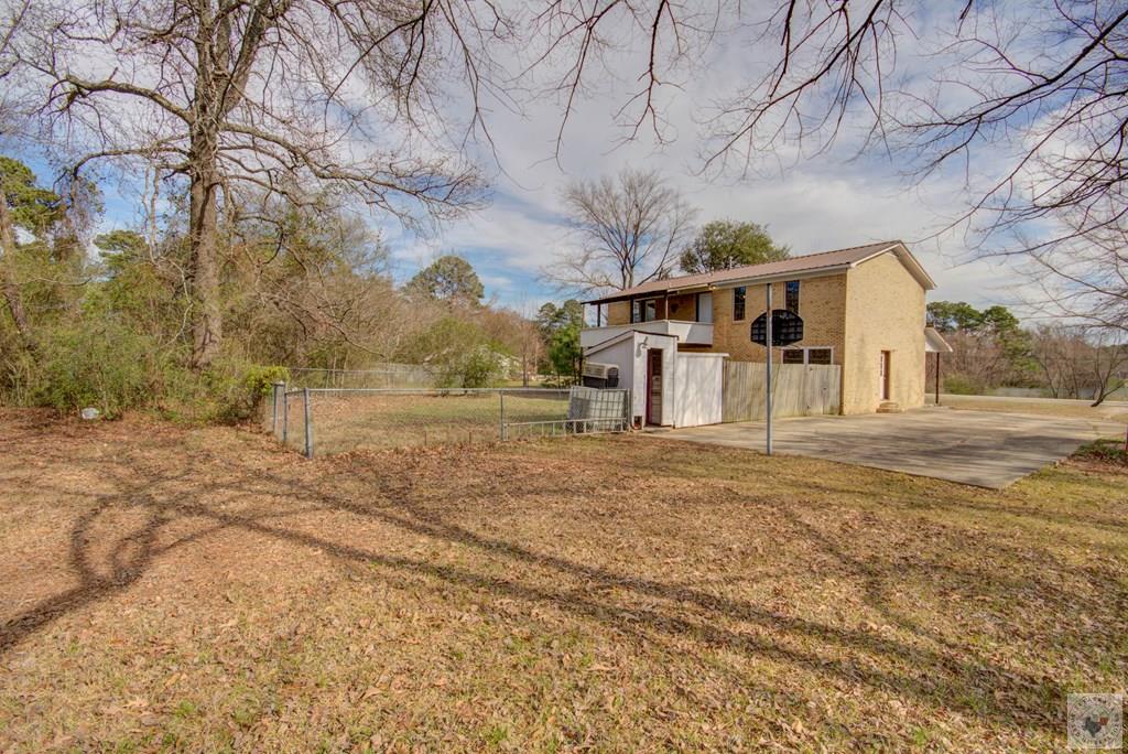 211 Red River Rd N Property Photo 32