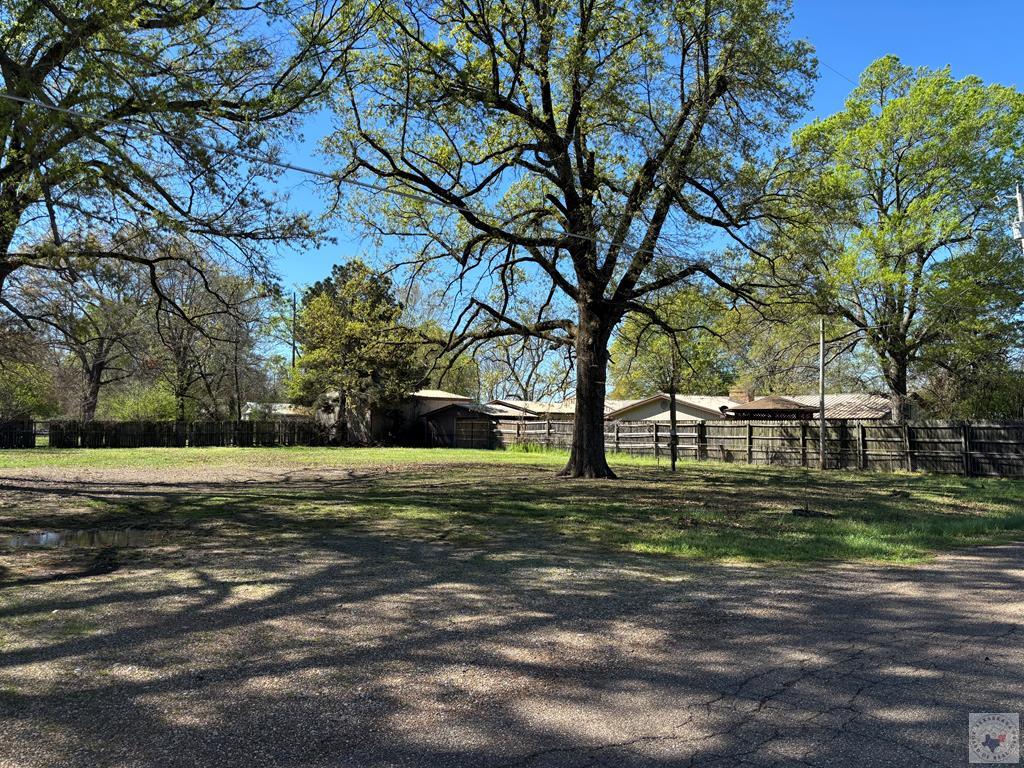 704 E Ave E Property Photo 1