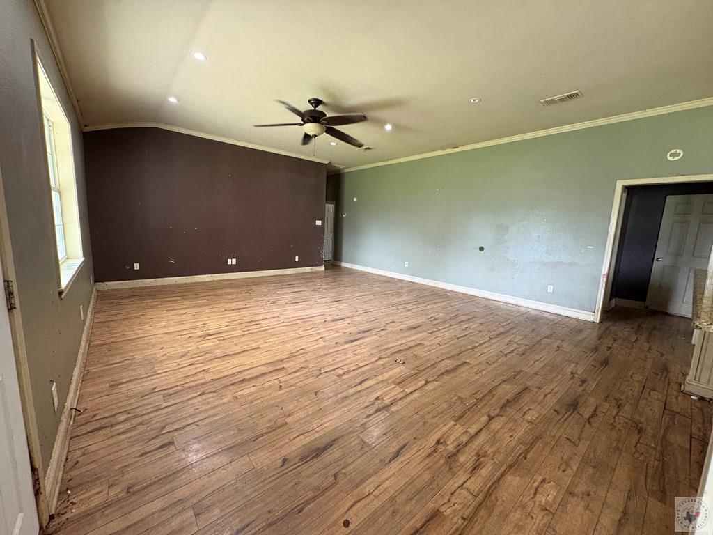 140 Wall St Property Photo 2