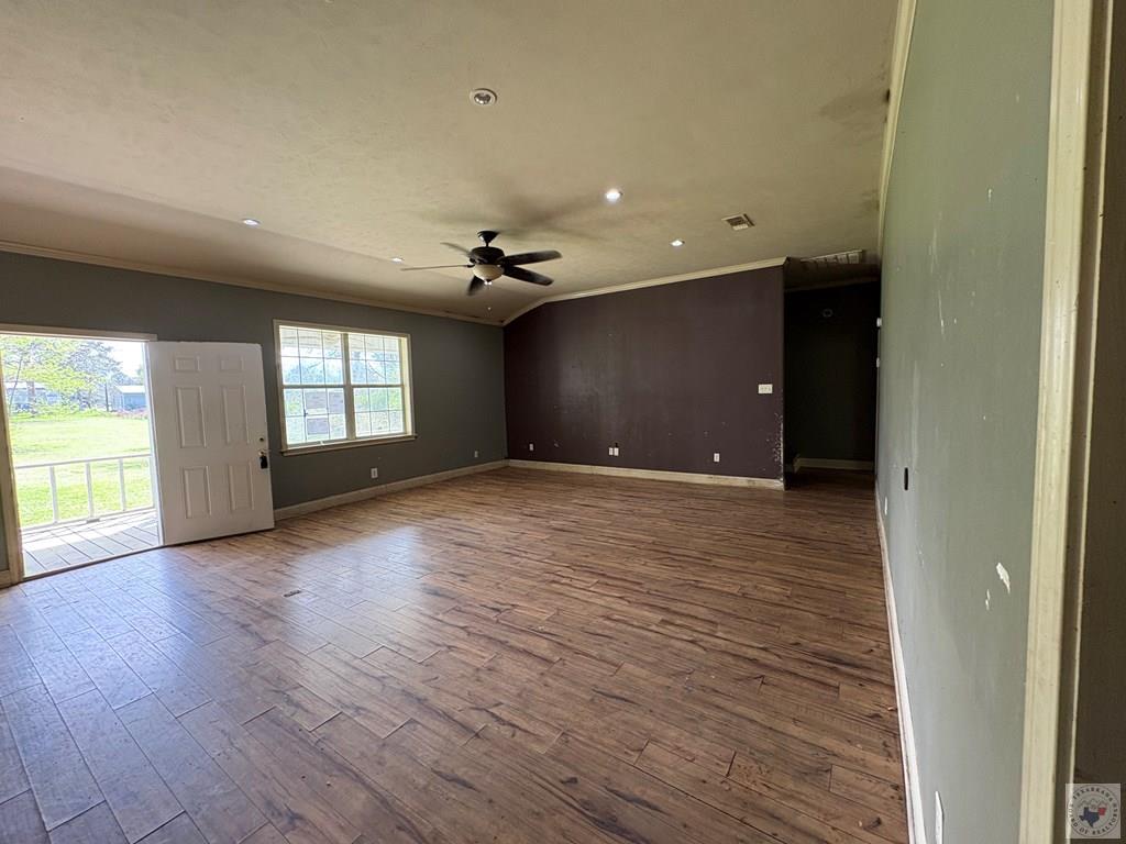 140 Wall St Property Photo 3