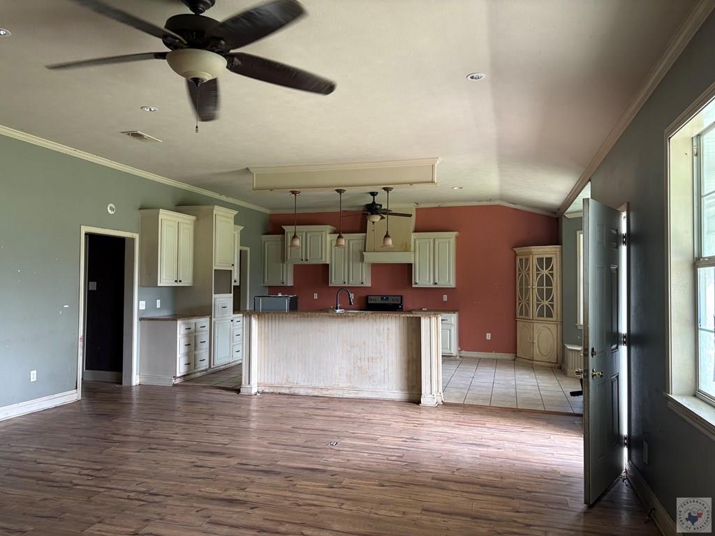 140 Wall St Property Photo 4
