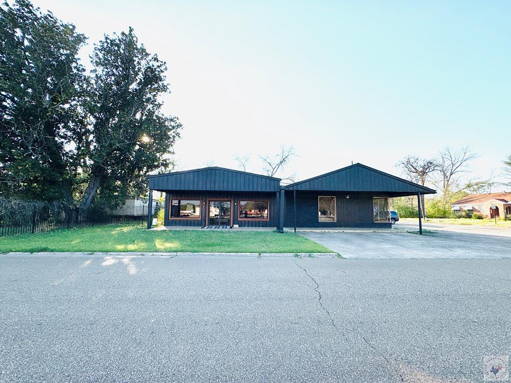 213 N West Property Photo 4