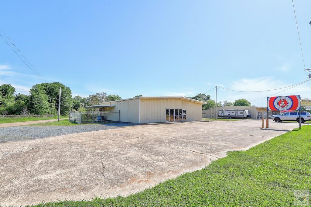 3005 S Lake Drive Property Photo 2