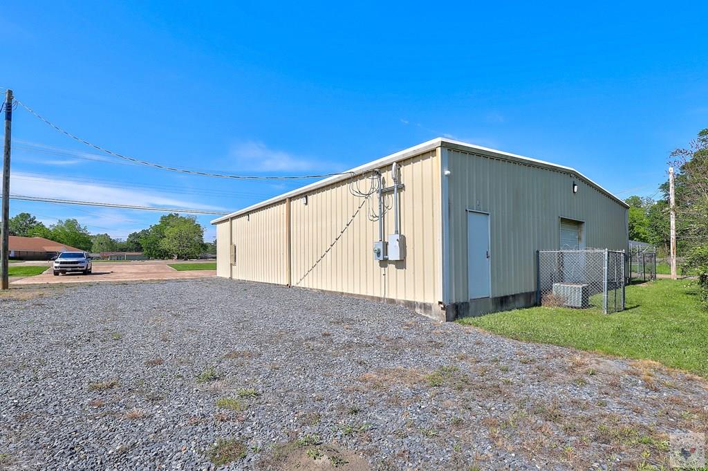 3005 S Lake Drive Property Photo 3