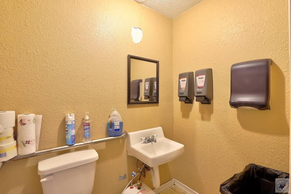 3005 S Lake Drive Property Photo 9
