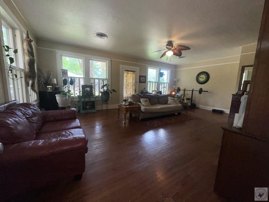 2523 Walnut St Property Photo 5