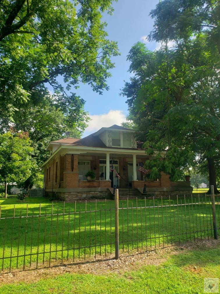 126 W Main Property Photo 1