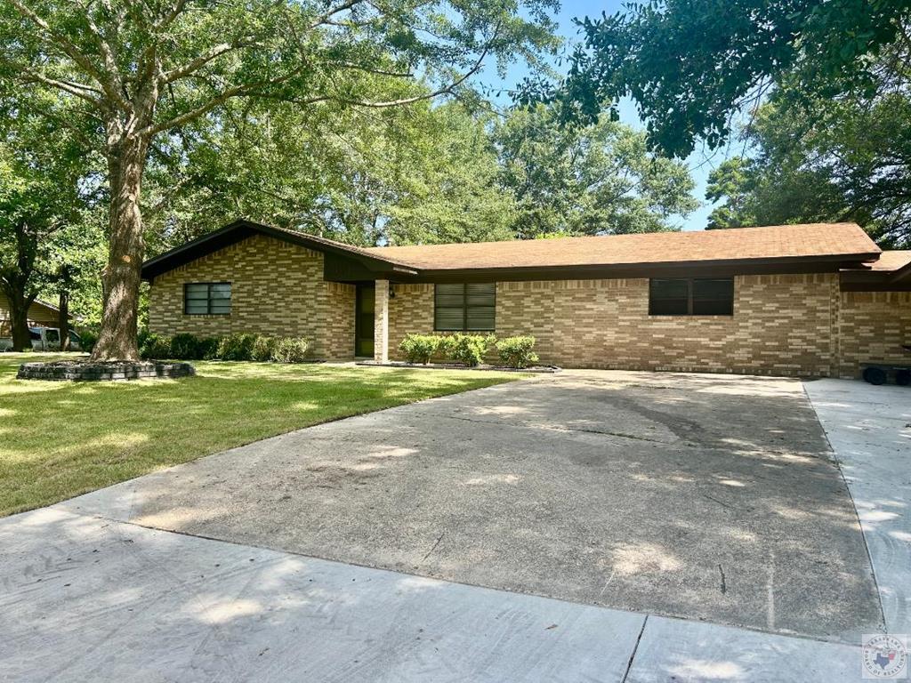 911 Crestview Dr S