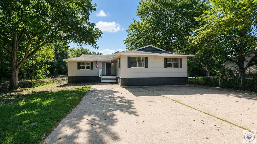 512 High School Property Photo 1