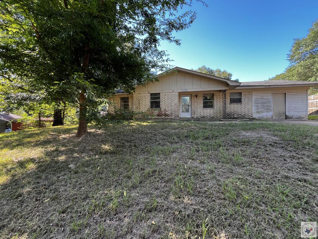 960 N Crestview Property Photo 1