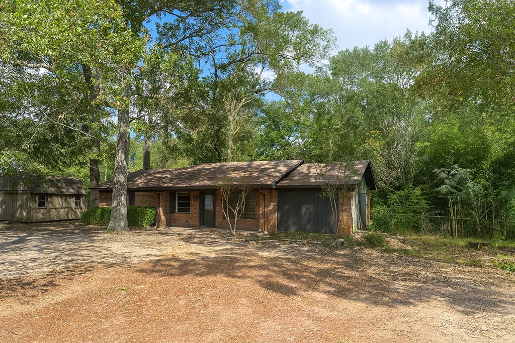 101 Oakwood Trl. Property Photo 1