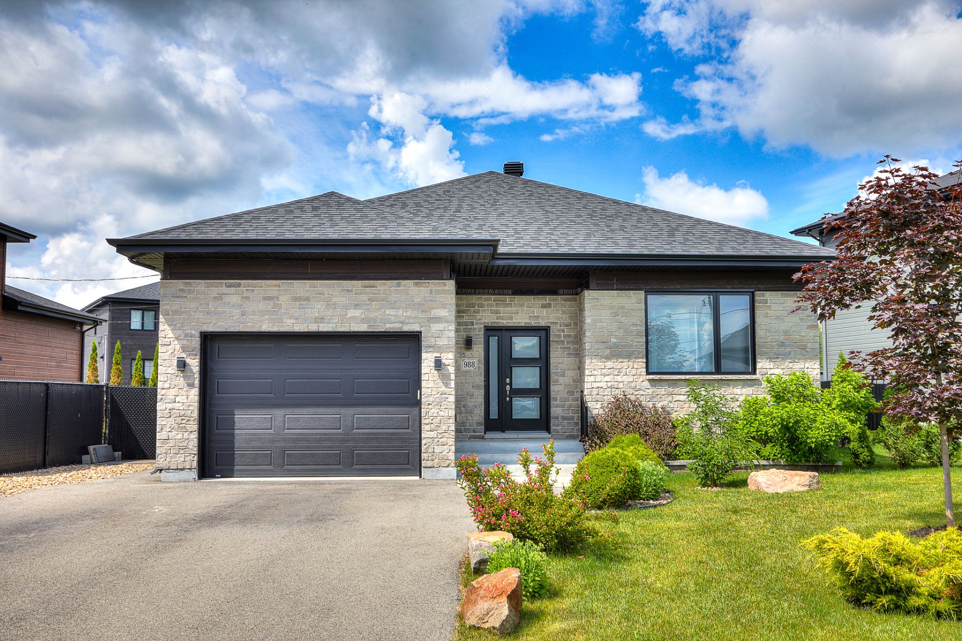 988 Rue Des Monarques Property Photo