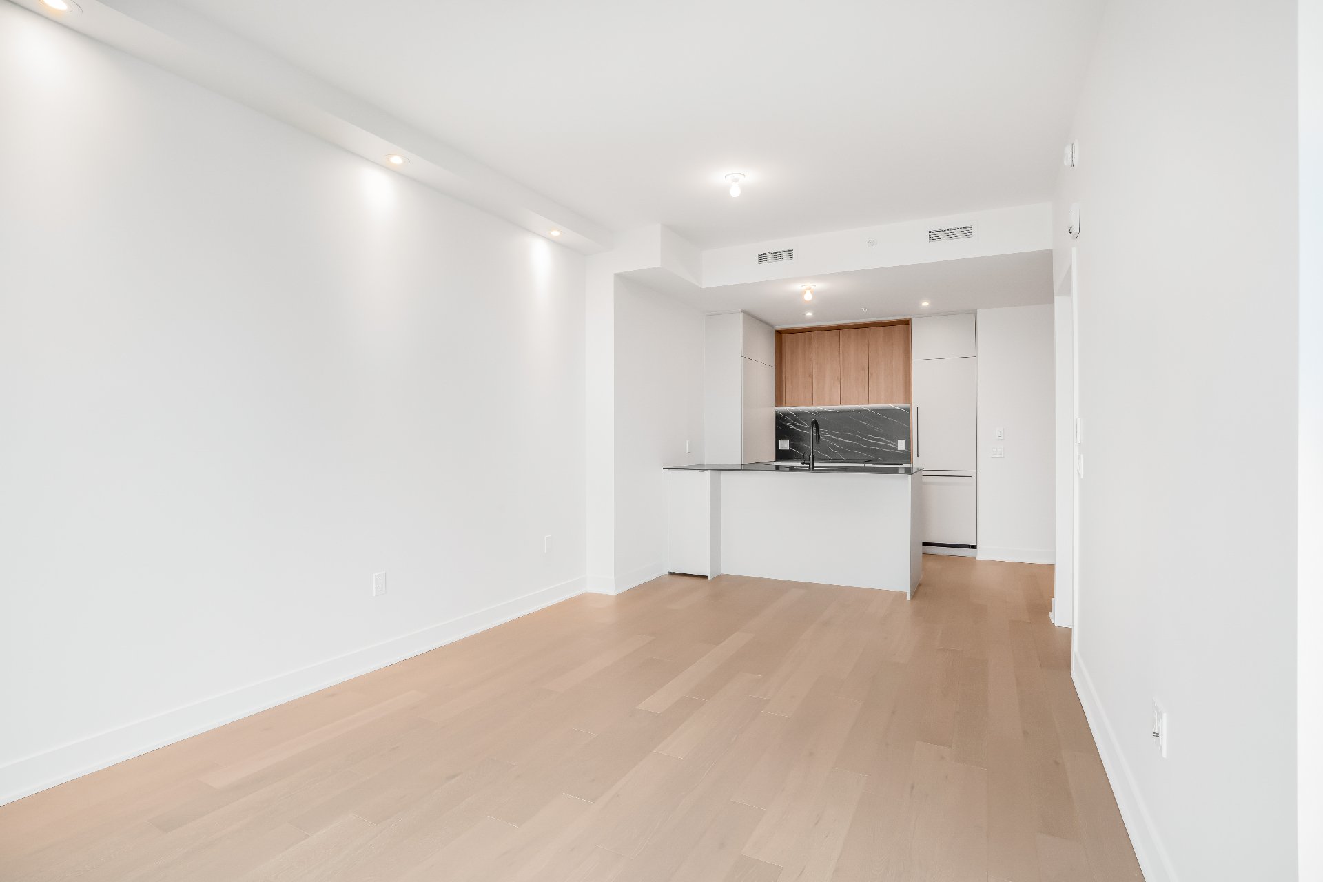 399 Rue De La Rotonde 2004 Property Photo 17