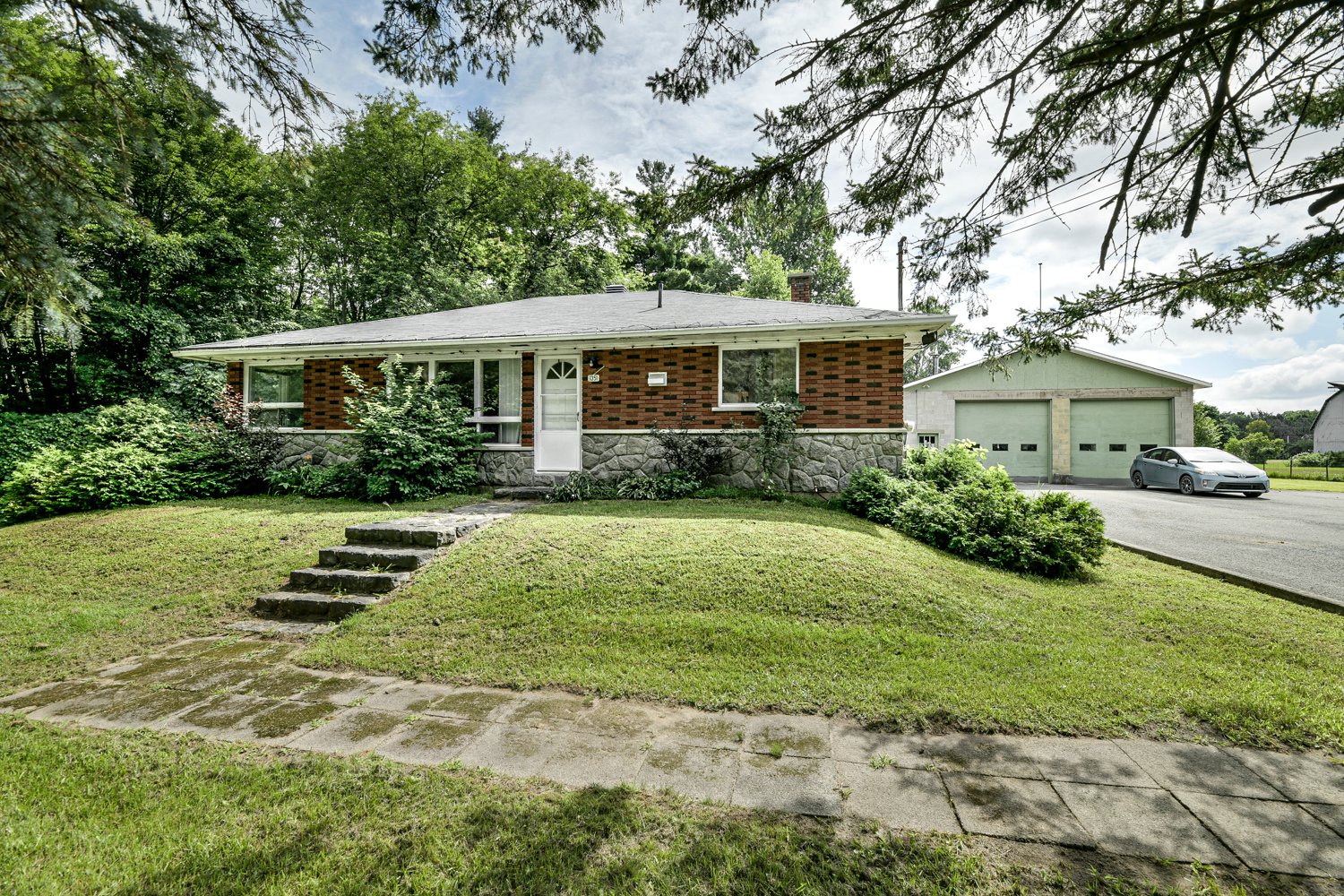 1351 Mtée St-robert Property Photo