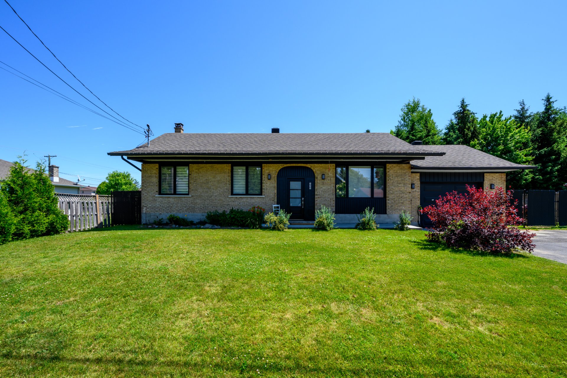 545 131e Rue Property Photo