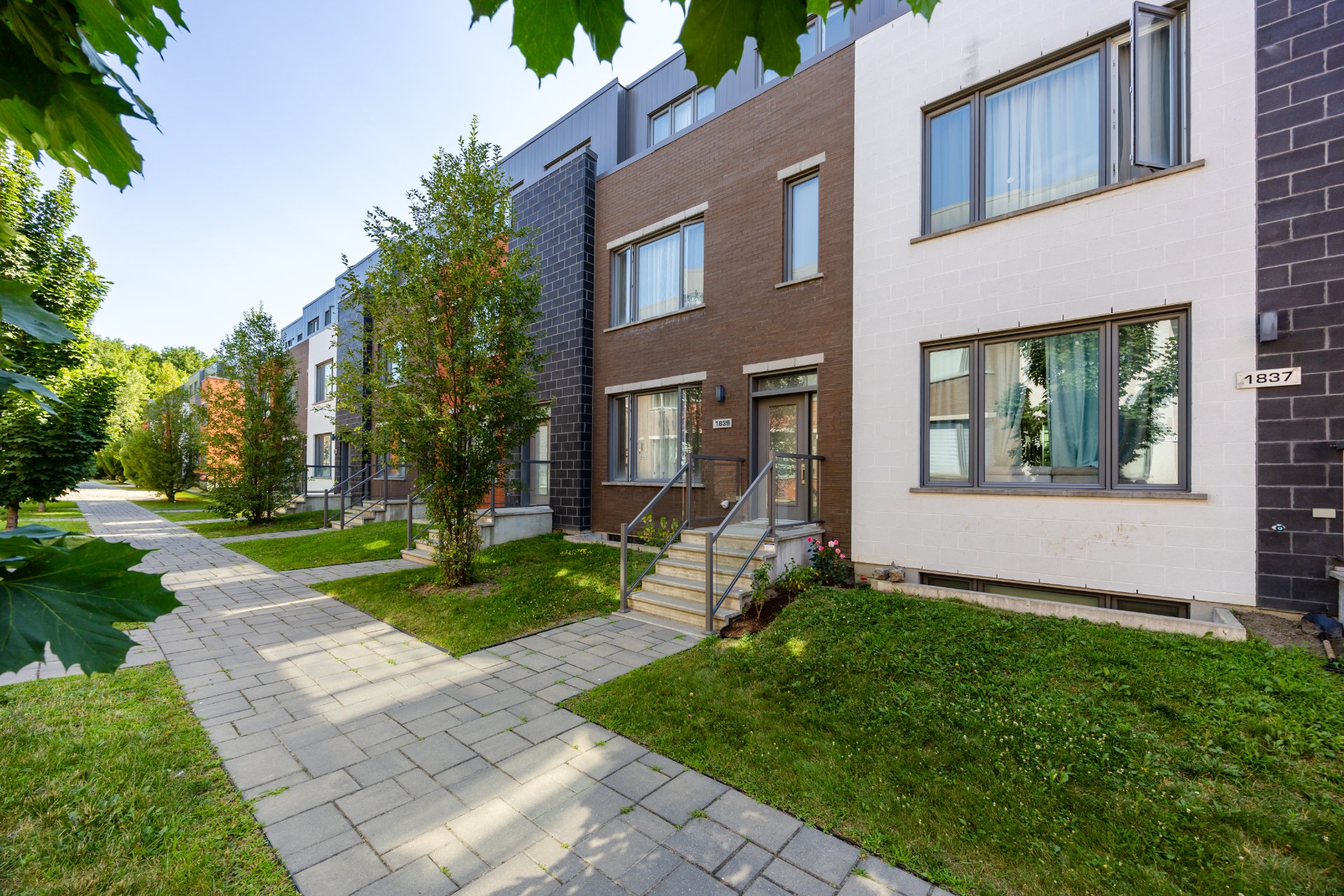 1839 Rue Du Bois-des-caryers Property Photo 1