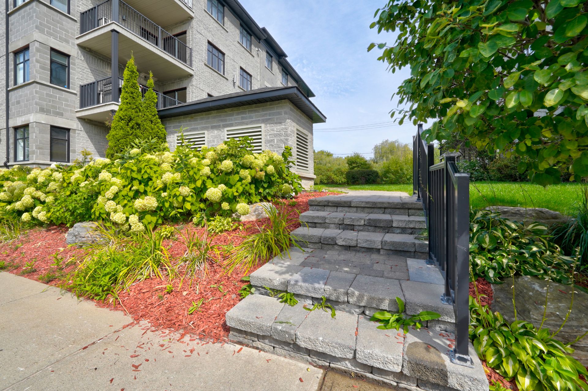 4991 Av. Eliot 204 Property Photo 2